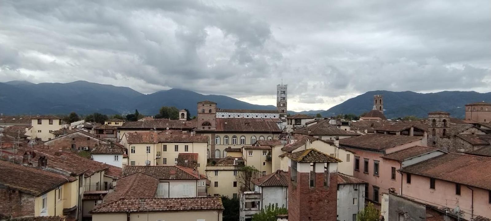 Appartamento Viale Puccini - Free Gated Parking - 3 Minutes From Center Lucca Exterior photo